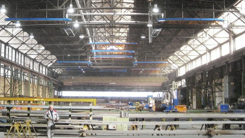 Anschauungsmaterial für Energieberater von einer großen Fabrikhalle mit OPTIMA plus Hallenheizungssystem von KÜBLER