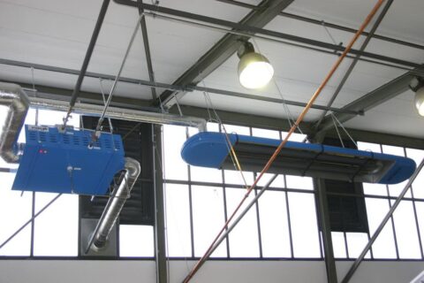 Industriebeleuchtung und Lüftungssystem in Halle