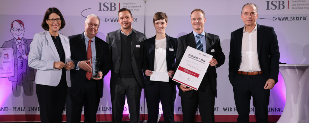 Prisoverrækkelse til ISB SUCCESS 2022-vindergruppen