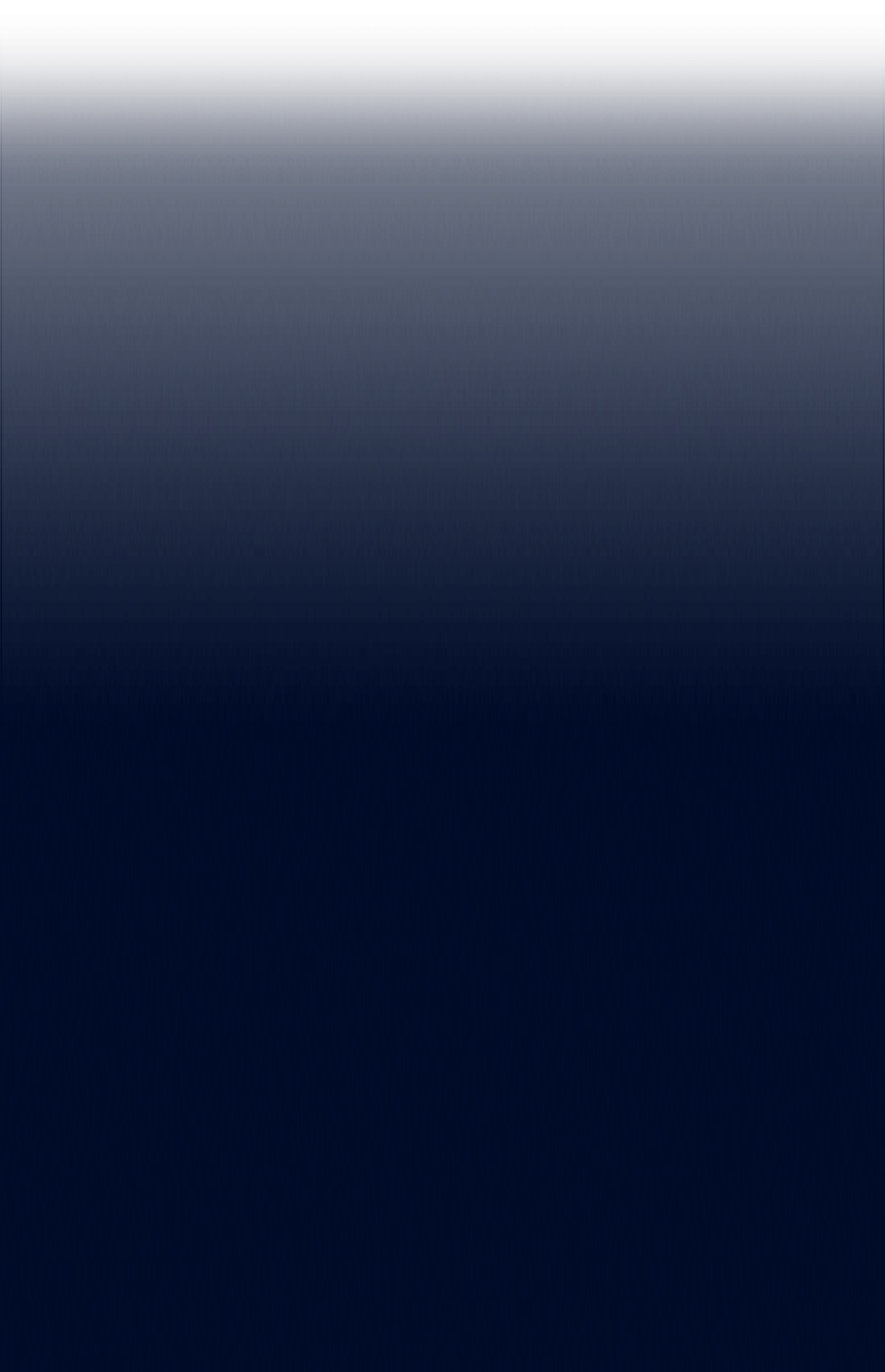 Person hält goldene Auszeichnung auf rotem Teppich