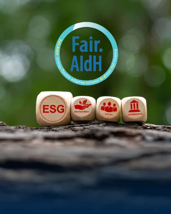 Würfel mit ESG-Symbolen auf Holz und Logo