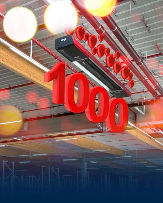 Rote Zahl 1000 mit Ballons in Lagerhalle