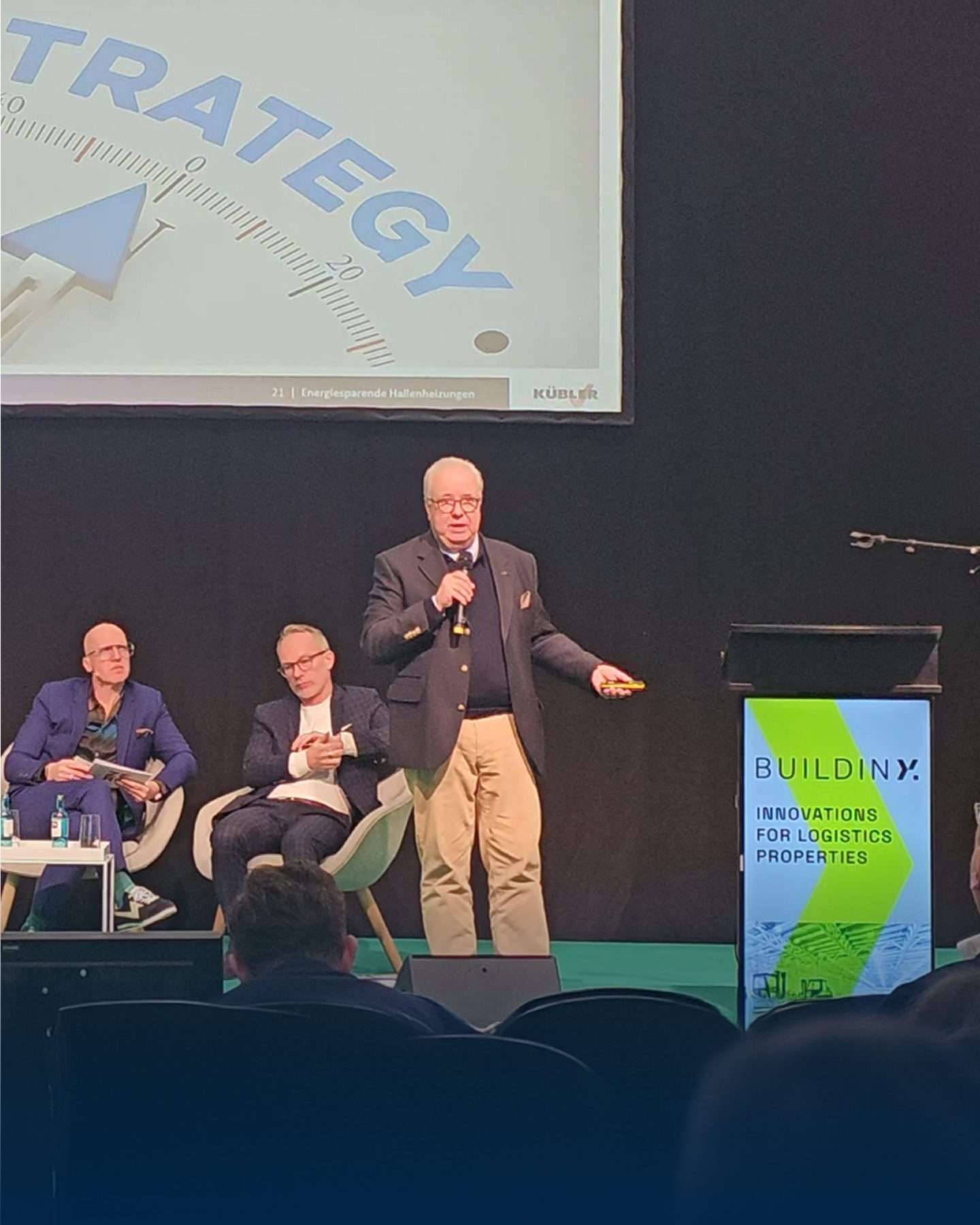 Presentation on logistics innovations at a conference