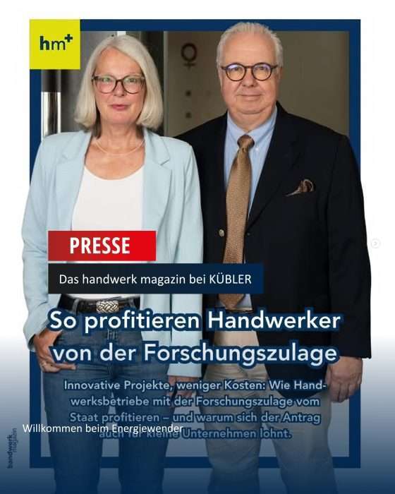 Zwei Personen präsentieren Handwerkermagazin über Forschungszulage