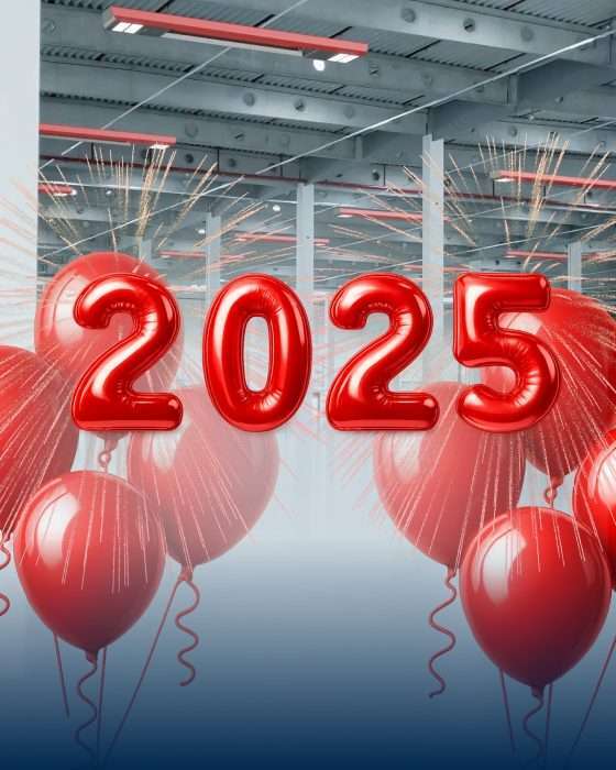 Rote Ballons mit 2025 und Feuerwerksfunken
